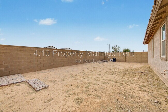 Building Photo - 3241 E Malibu Dr