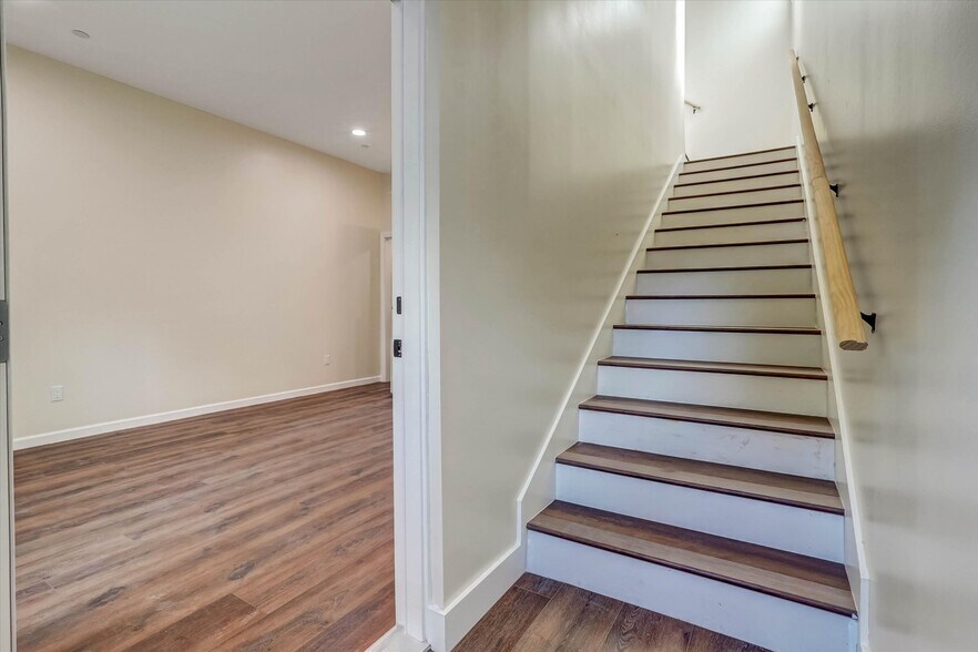 Building Photo - 17095 Kingsbury St