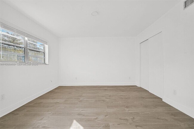 Building Photo - 8295 NE Miami Ct