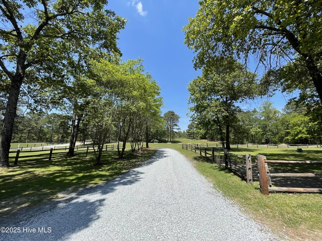 Building Photo - 358 Yadkin Run Ln