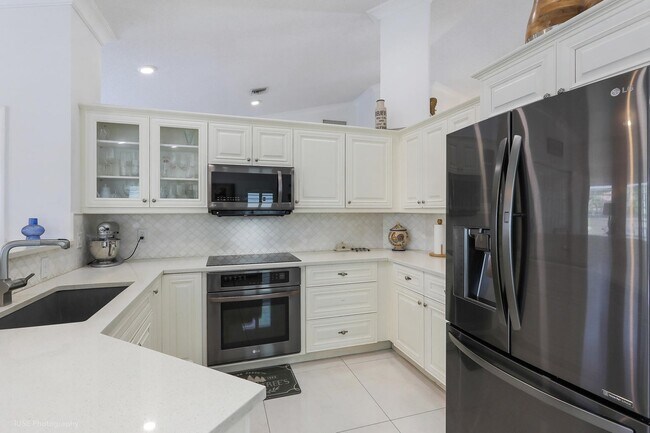 Building Photo - 13008 Meadowbreeze Dr