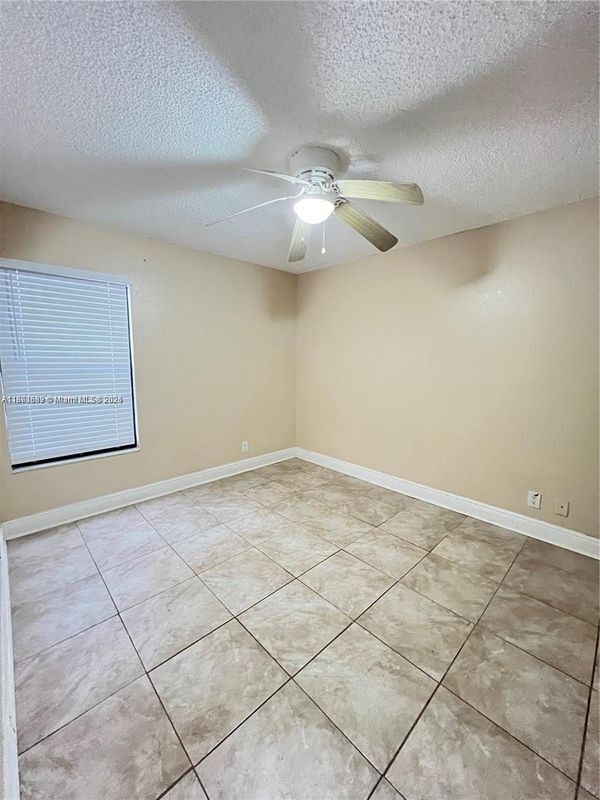Building Photo - 1523 Lake Crystal Dr