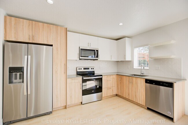 Building Photo - Evolve Real Estate: Stunning Smart Home in Vibrant West Denver! Available March 27th