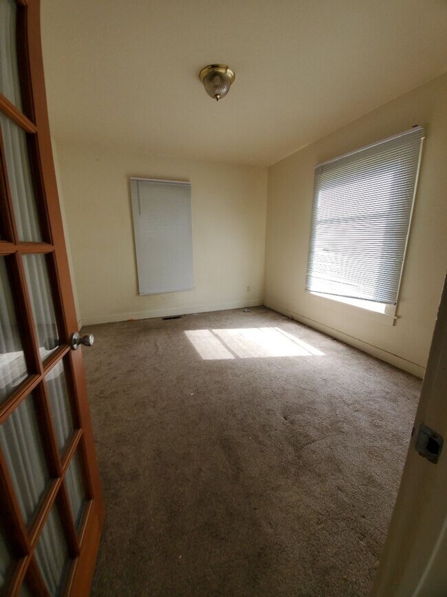 Building Photo - 6 bedroom, 3 bath near Downtown Bellingham!