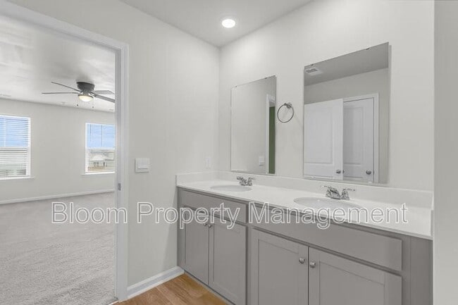 Building Photo - 502 Lk Rdg Blvd