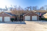 Building Photo - 136 Durwood Rd