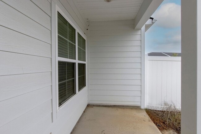 Building Photo - 4327 Doral Dr