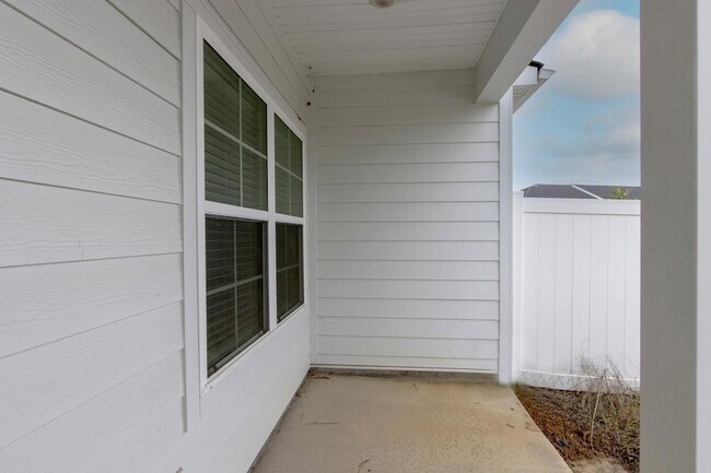 Building Photo - 4333 Doral Dr