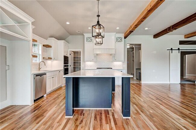 Building Photo - **Stunning 4 Bed, 4 Bath in Edmond Schools