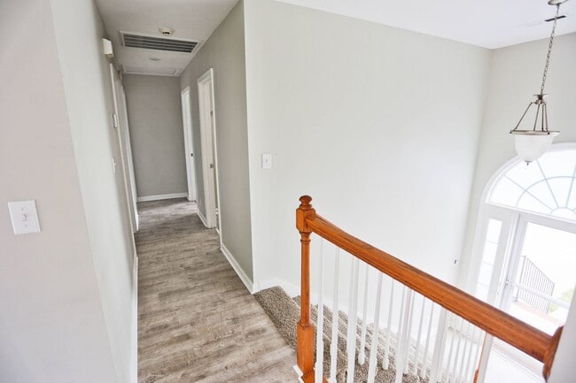 Building Photo - 3137 Little Grove Ln