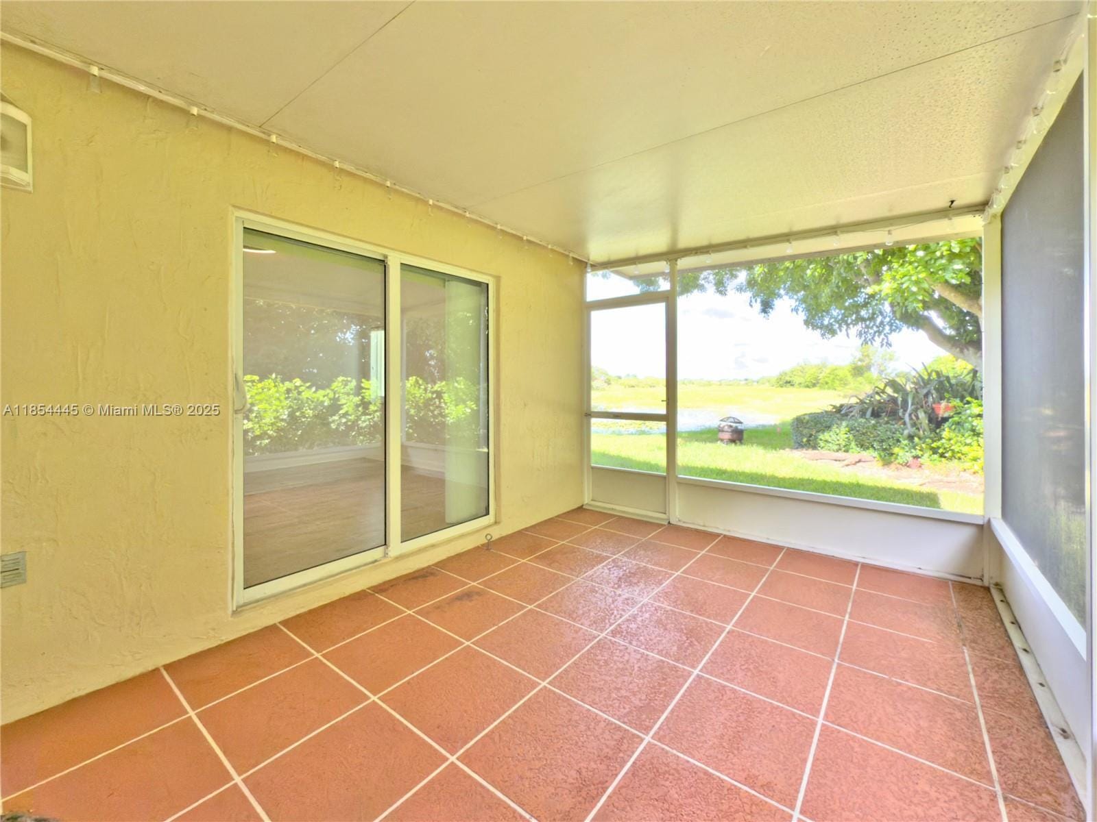 Building Photo - 1583 Presidio Dr