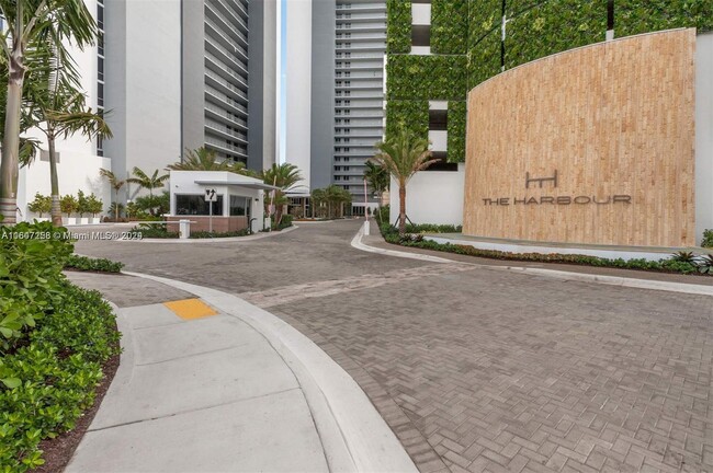 Building Photo - 16385 Biscayne Blvd