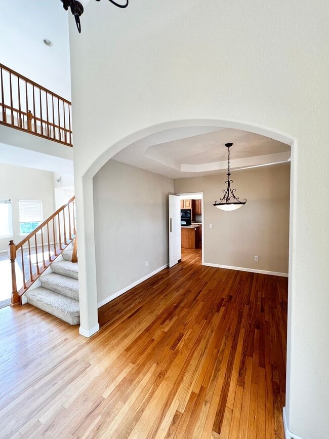 Building Photo - 4 bed, 3 bath Home in Huntington Hills Nei...