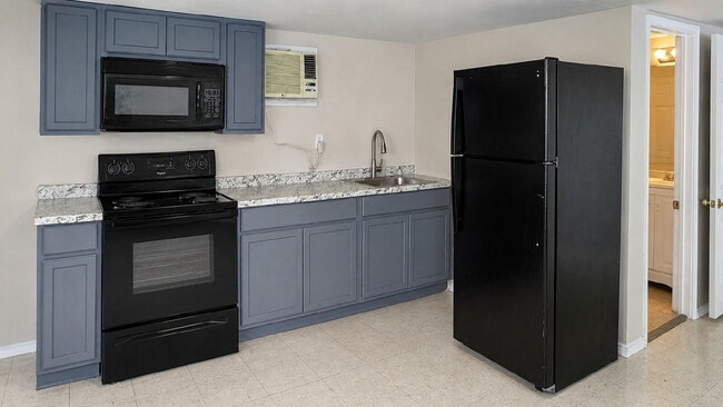 Building Photo - Private Detached 1-Bedroom Apartment with Backyard