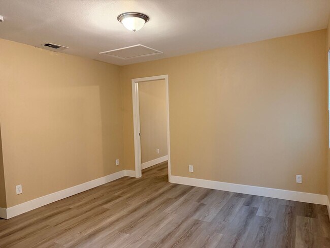 Building Photo - Charming 3-bedroom, 2-bathroom home located in the city of San Bernardino, CA.