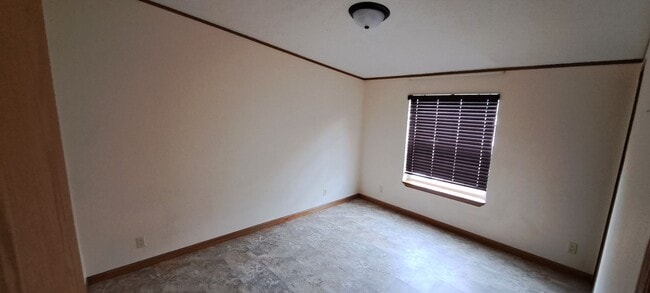 Building Photo - Ranch style 3 BR 2 BA