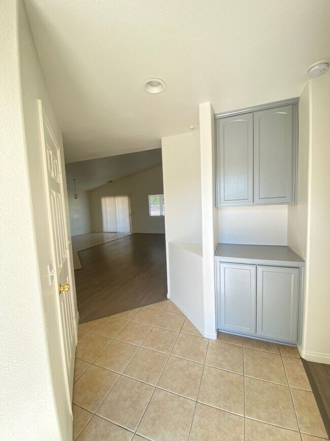 Building Photo - AVAILABLE NOW $200 off First Month Rent