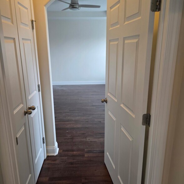 Building Photo - 466 Carriage House Ln