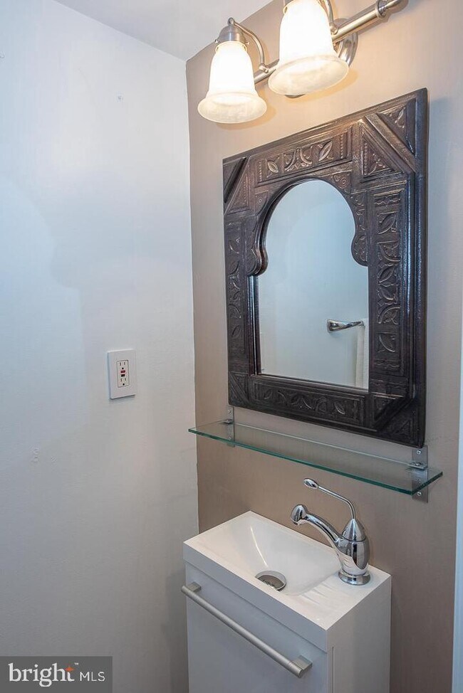 Building Photo - 2025 Parrish St