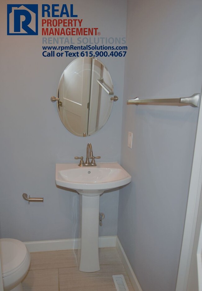 Building Photo - Great 3 bd 2.5 ba with Washer/Dryer includ...