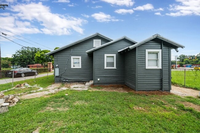 Building Photo - Your Dream Rental Awaits – Fully Renovated and Move-In Ready!