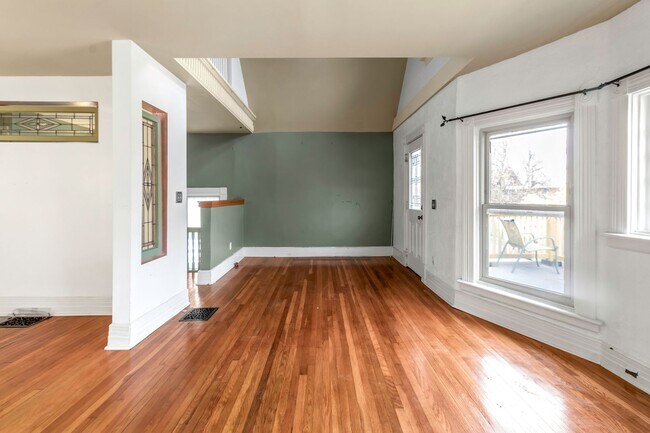 Building Photo - 589 Breckenridge St