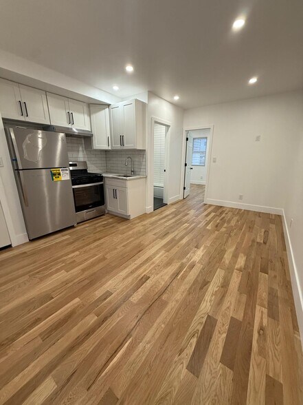 Primary Photo - 9717 101st St