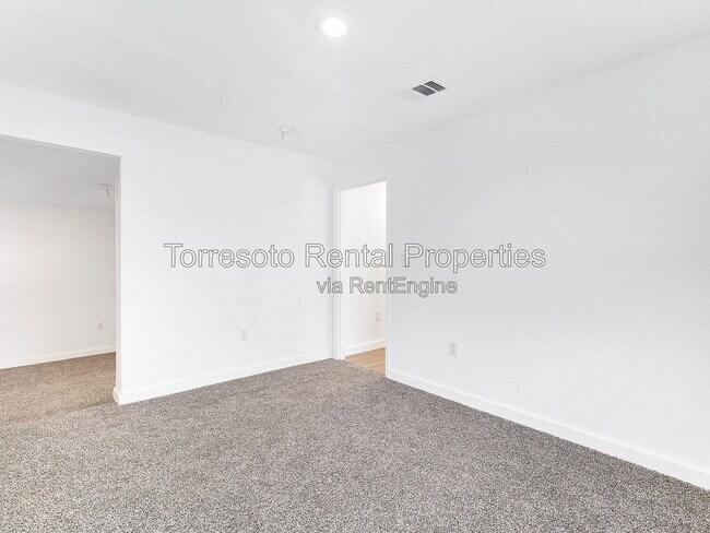 Building Photo - 2326 Cincinnati Ave