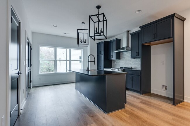 Building Photo - Welcome to Your Stylish Haven in Vibrant East Nashville!