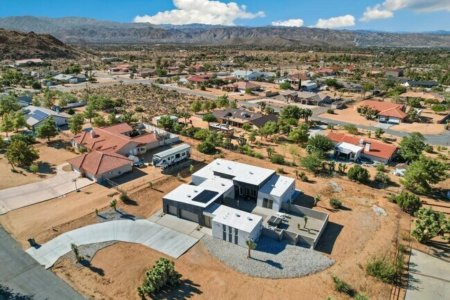 Building Photo - 58654 Piedmont Dr