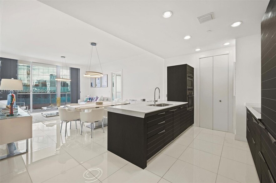 Building Photo - 200 Biscayne Boulevard Way