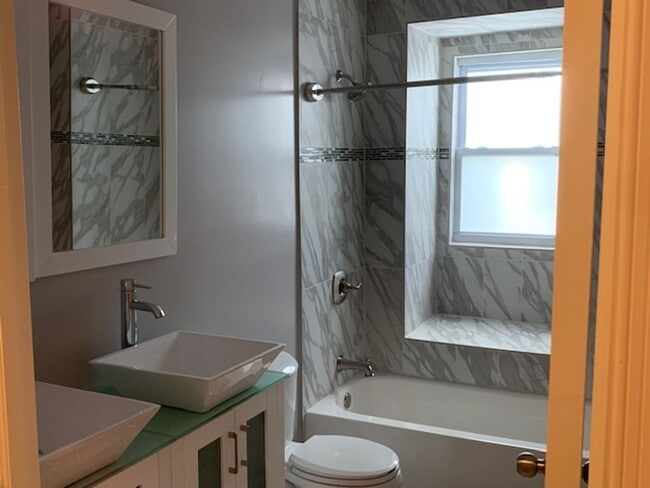 Building Photo - Charming Philadelphia Home in a Prime Location