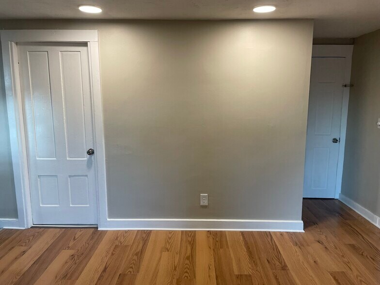 Building Photo - 24 Crown St