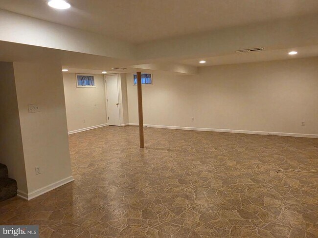 Building Photo - 4700 Red Fox Rd