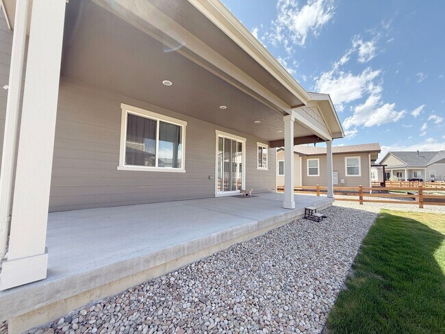 Building Photo - Gorgeous 4-Bedroom Home in Desirable Creek...
