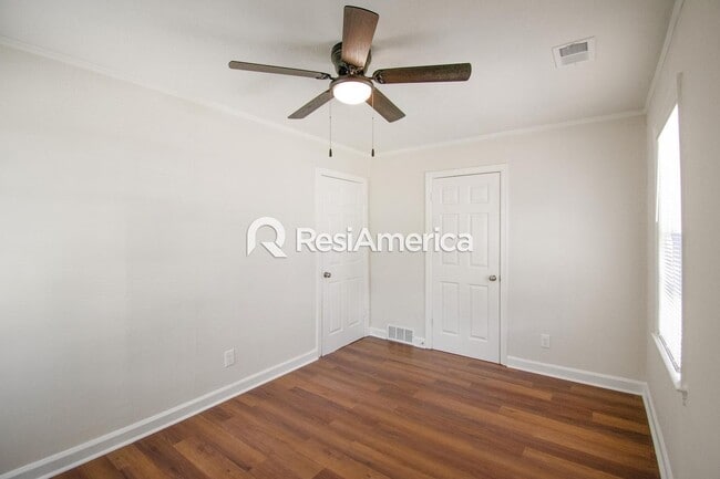Building Photo - Newly Renovated 4 Bedroom home in Grahamwood!
