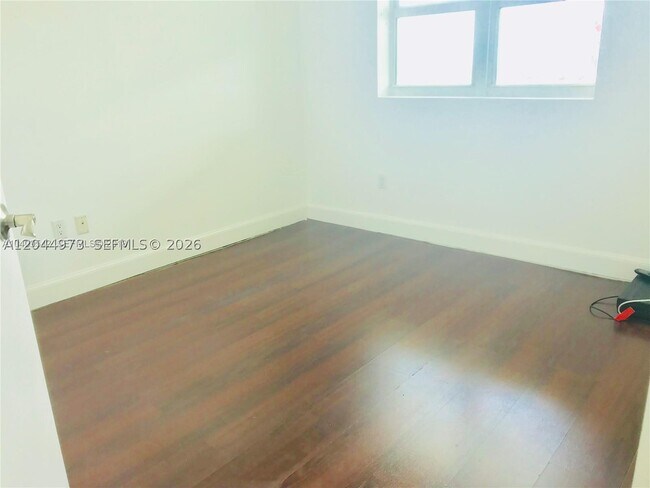 Building Photo - 15051 Royal Oaks Ln