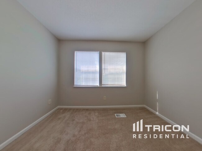 Building Photo - 64 Sweet Thorne Cir