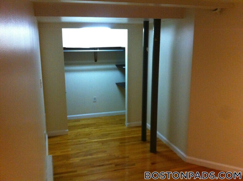 Building Photo - 171 Hemenway St