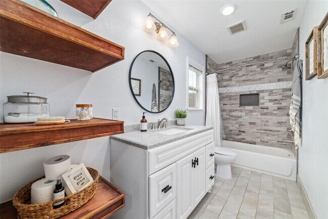 Building Photo - 13019 Lentando Dr