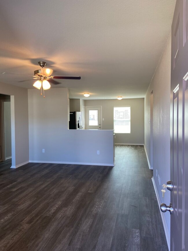 Building Photo - *Pre-leasing* Three Bedroom | Two Bath Hom...