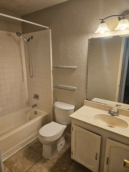 Building Photo - 1608 Bobby Lee Dr