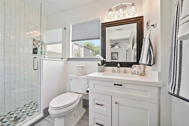 Building Photo - 325 N Sidney St