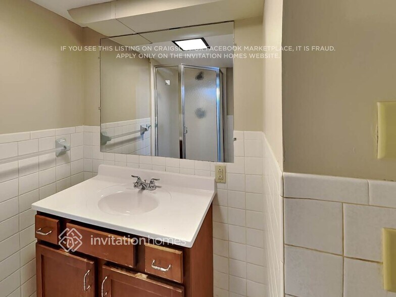 Building Photo - 3227 34th Ave S