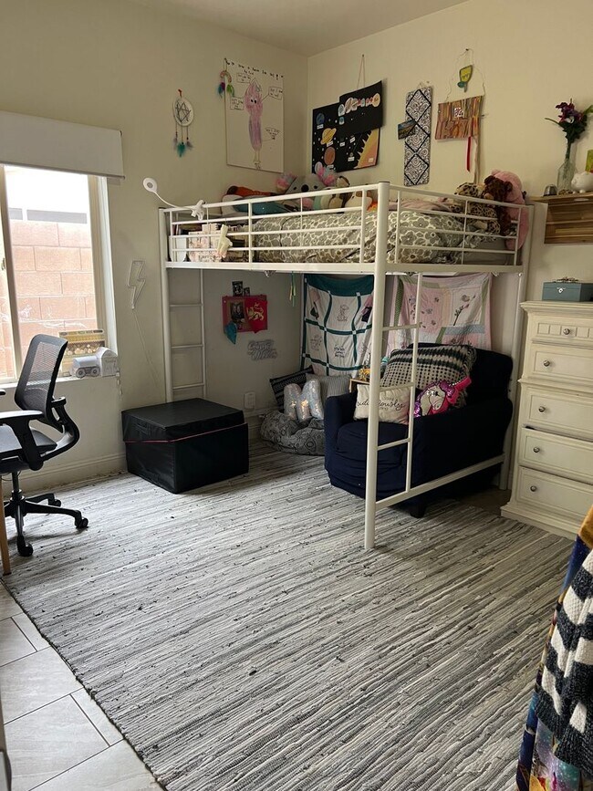 Building Photo - Gorgeous Northwest 3 Bedroom!