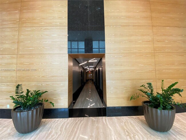 Building Photo - 950 Brickell Bay Dr