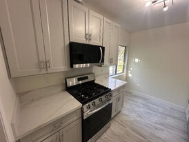 Building Photo - 1906 Pelham Ave