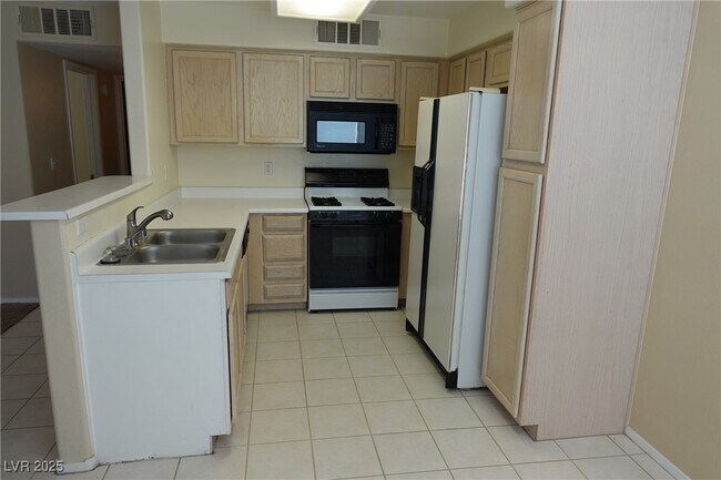 Building Photo - 3131 Key Largo Dr