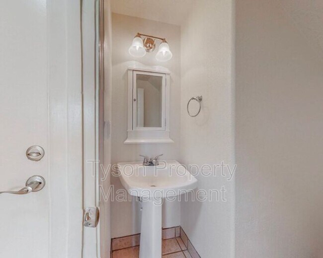 Building Photo - 8705 Silvercrest Ct NW