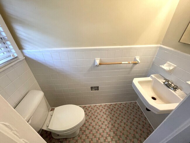 Building Photo - 5br House off S. Milledge (Available now for short term lease)